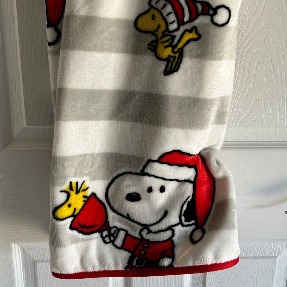Peanuts Plush Throw with Snoopy in Santa Hat